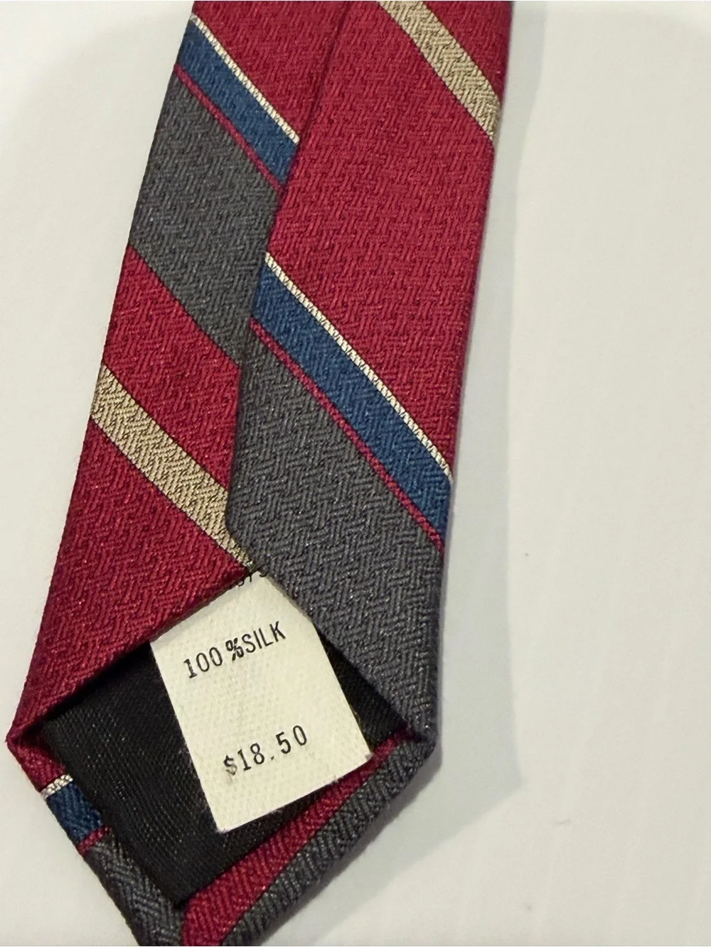 Oscar  de la Renta Men's Tie Classic Burgundy Red Striped 100% Silk NWT